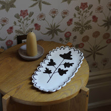 Load image into Gallery viewer, Scalloped Leaf Dish