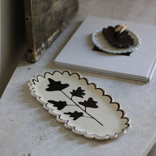 Load image into Gallery viewer, Scalloped Leaf Dish