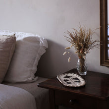 Load image into Gallery viewer, Scalloped Leaf Dish