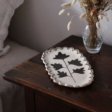 Load image into Gallery viewer, Scalloped Leaf Dish