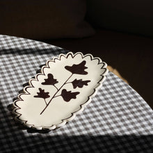 Load image into Gallery viewer, Scalloped Leaf Dish
